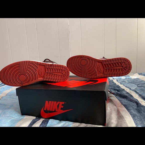 Jordan 1 High Bloodline - Picture 12 of 12